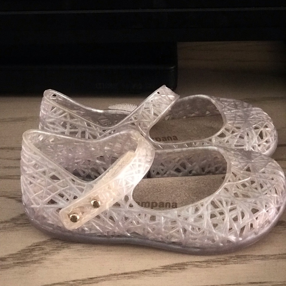 Mini melissa adorable shoes that go with every outfit.